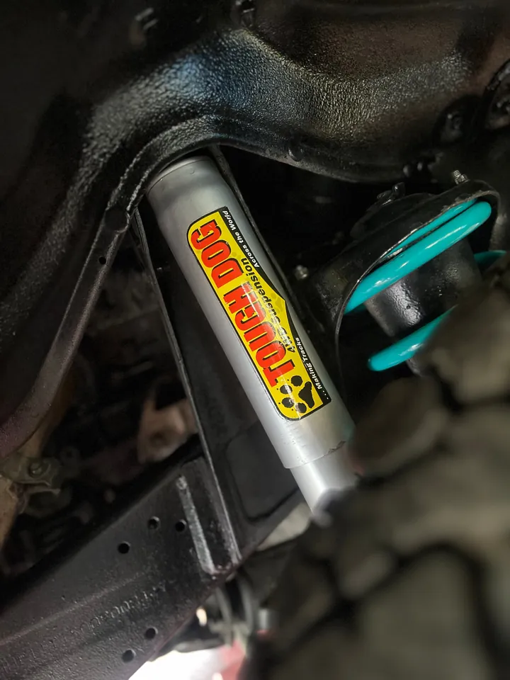 Shock absorber Tough Dog terpasang di mobil pelanggan DBMID